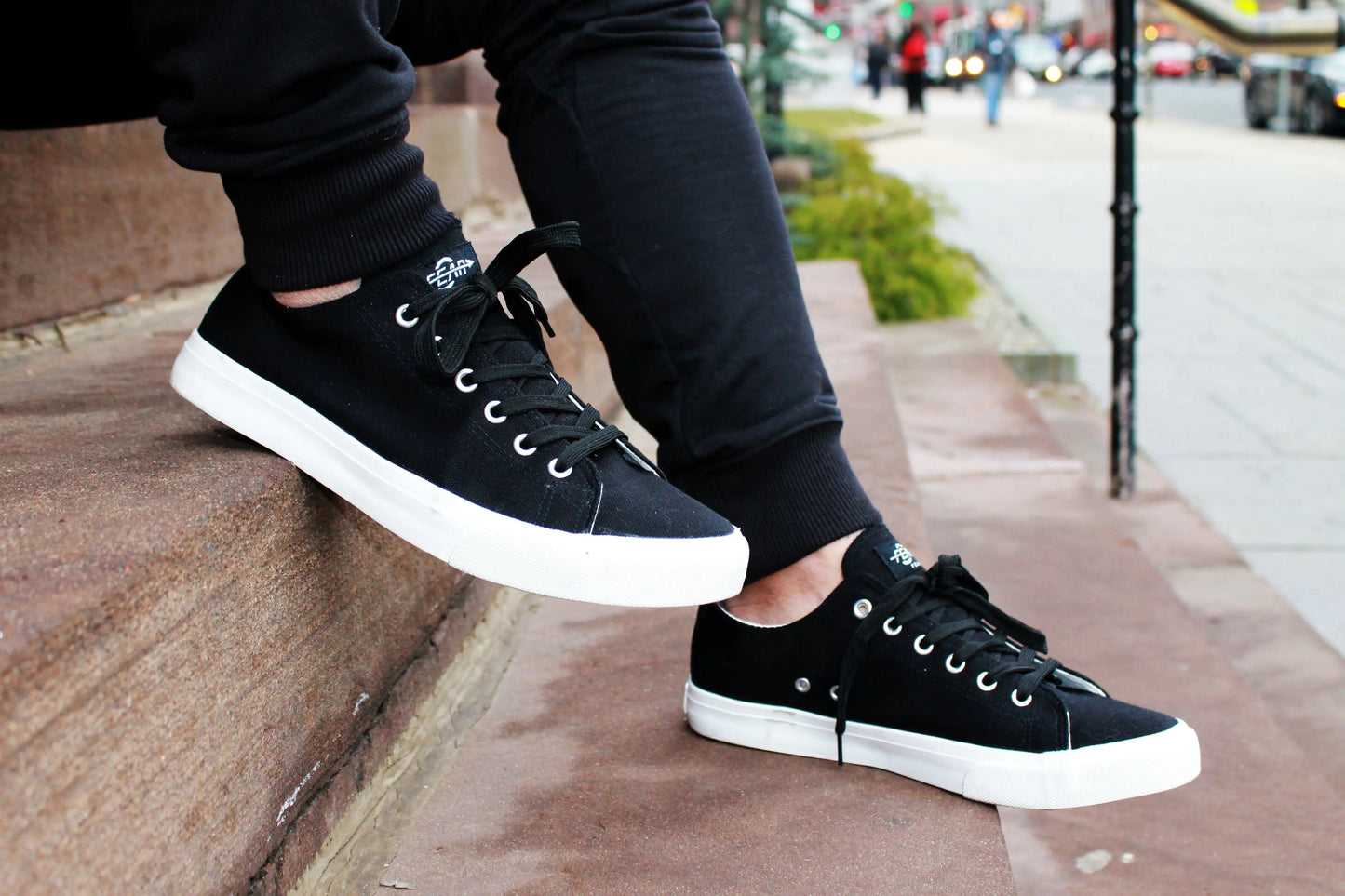 Retro Black/White Canvas Sneakers – Unisex Cushioned Streetwear Style